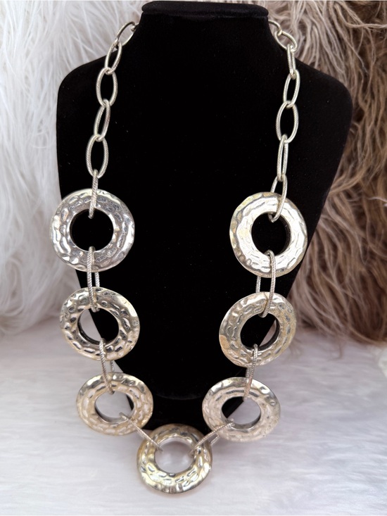 Jewelry - Vintage Silver Tone Hammered Circle Link Statement Necklace